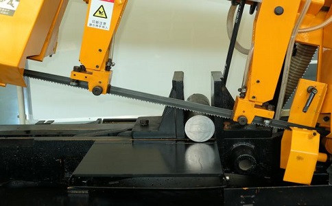 黑水数控带锯床自动送料精度会出现偏差吗？